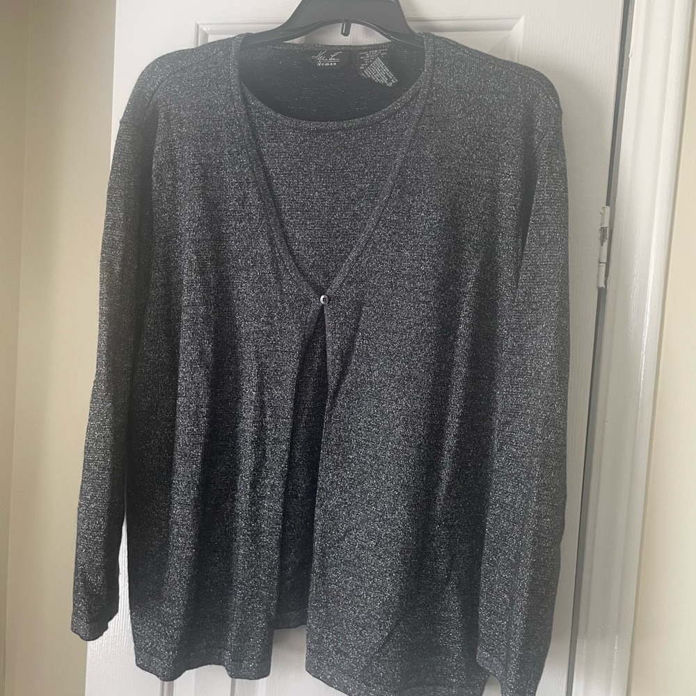 Black/silver top